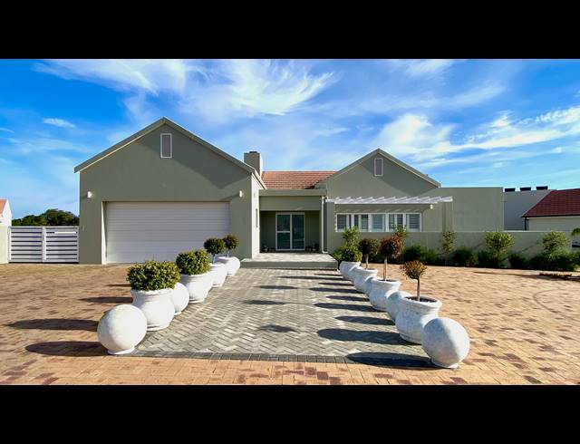 3 BEDROOM FREEHOLD FOR SALE IN PORT OWEN